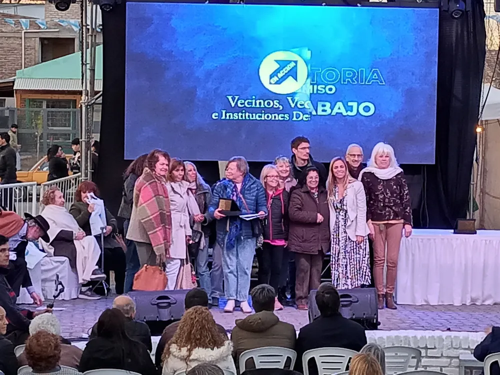 vecinos destacados8 Leyendo a…