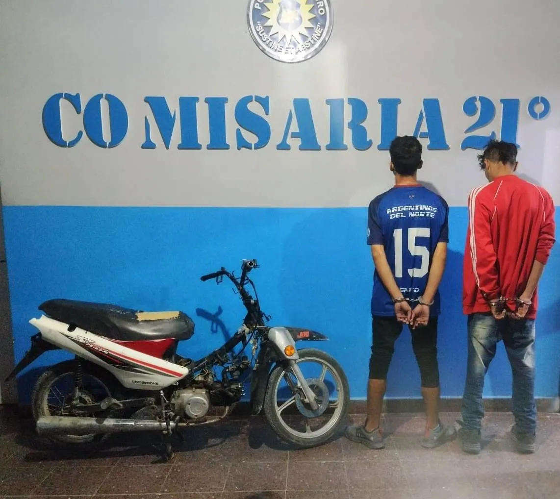 DETENIDOS ROBO MOTO