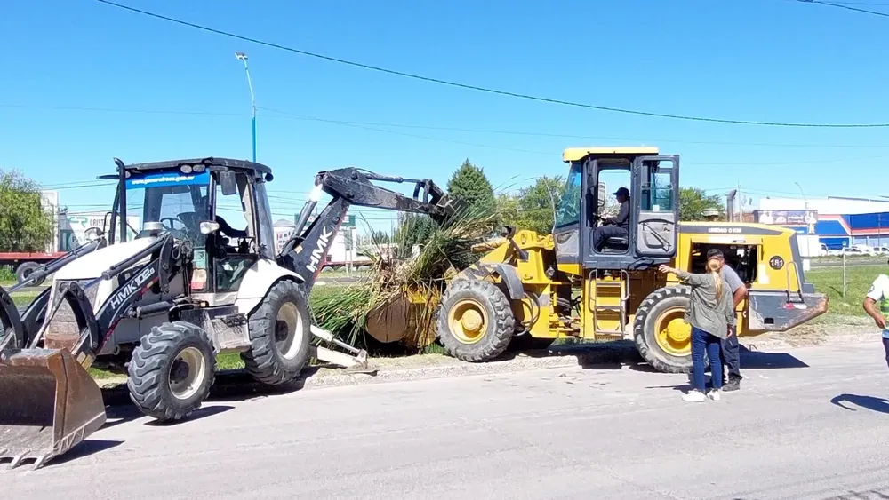 LIMPIEZA DEL DESAGÜE CON MAQUINARIA VIAL