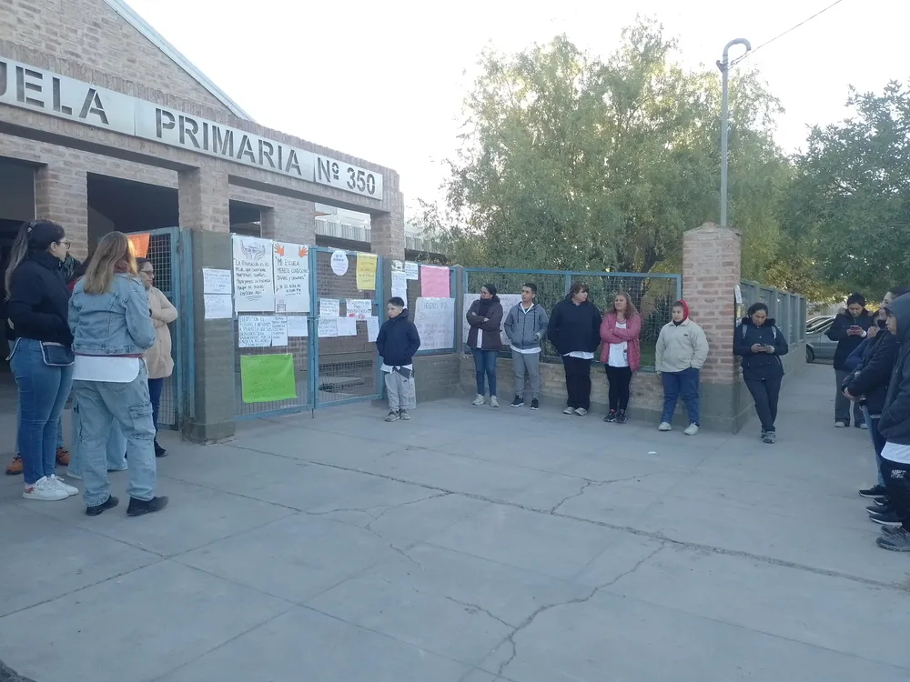 Escuela 350 sin clases2