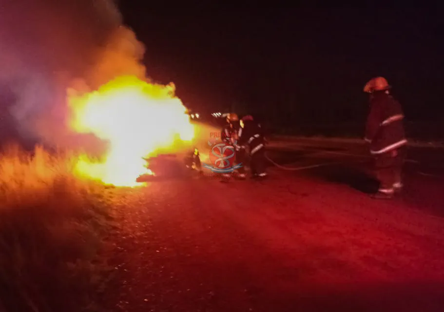 Incendio-de-vehiculo-ruta-22 (3)