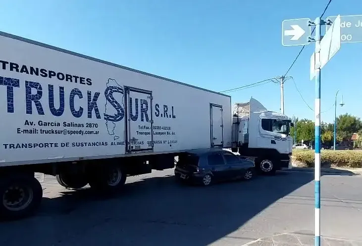 incidente camión auto