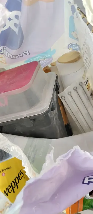 jeringas en la basura