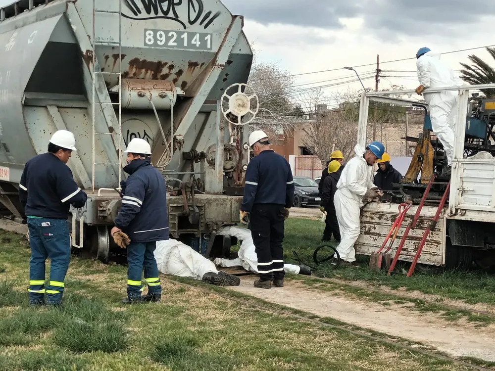 tren descarrilado (13)