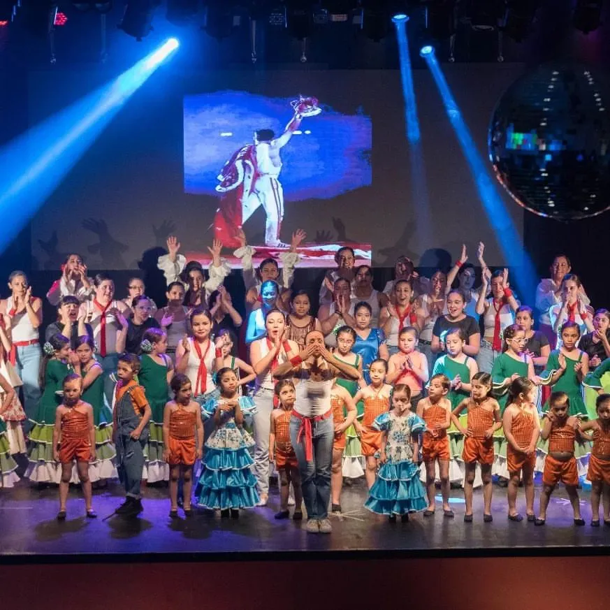 angie cuppari muestra