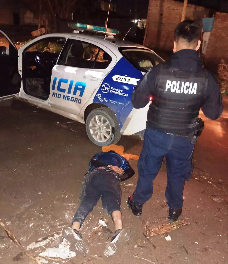 detenido arma replica