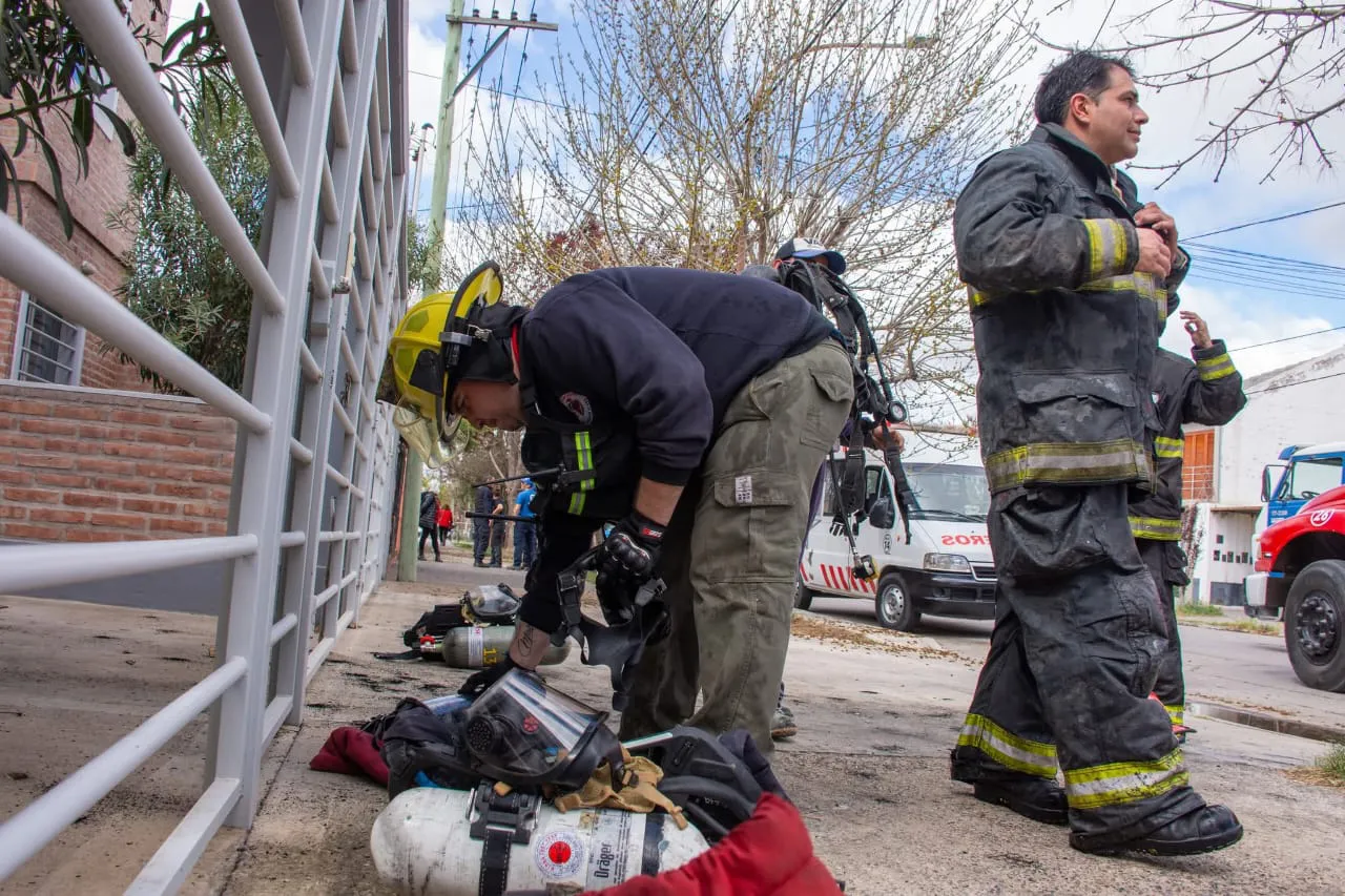 incendio pirotecnia bomberos (4)