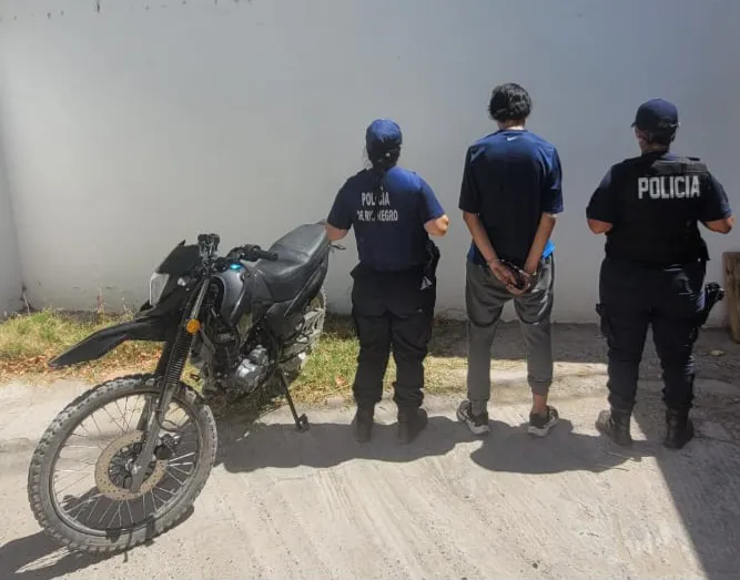 POLICIAL MOTO RECUPERADA