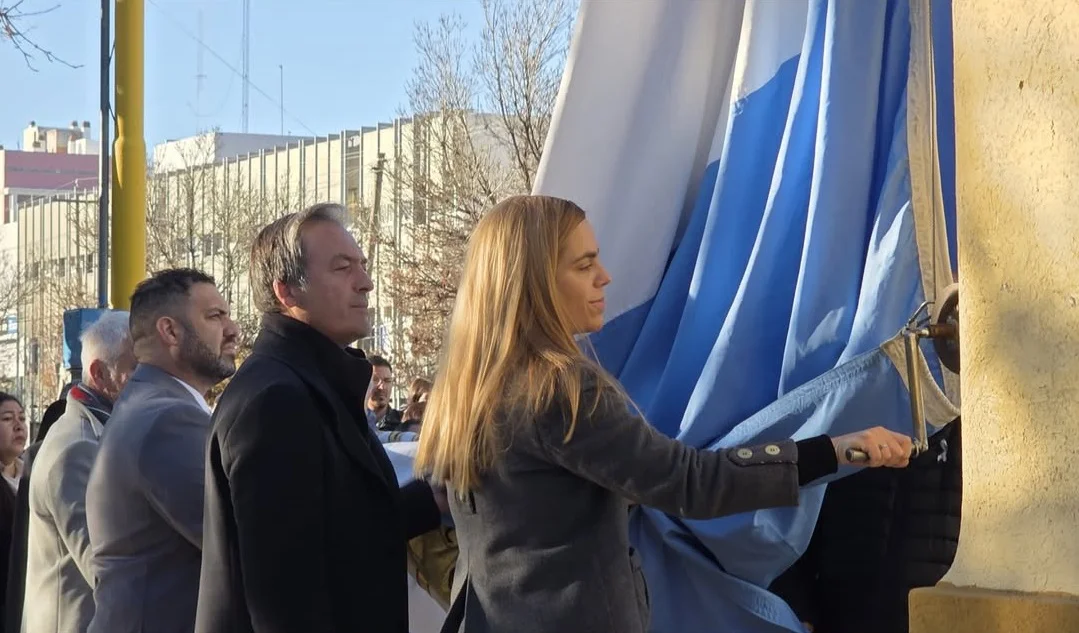 25 de mayo actos oficiales bandera2