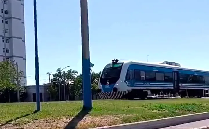 tren en roca (2)