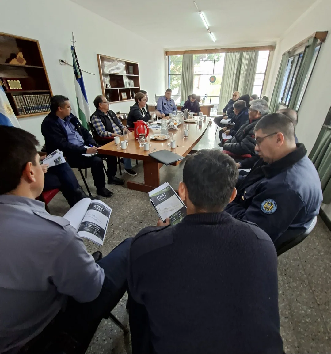 policia vuelta al valle