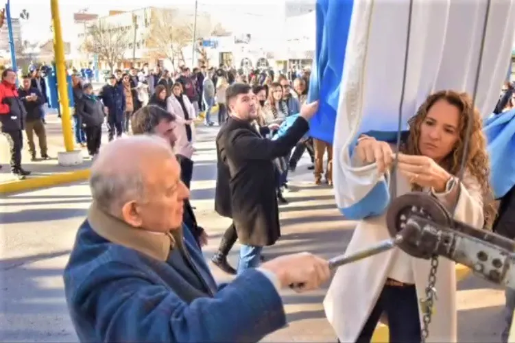 9 de julio izamiento