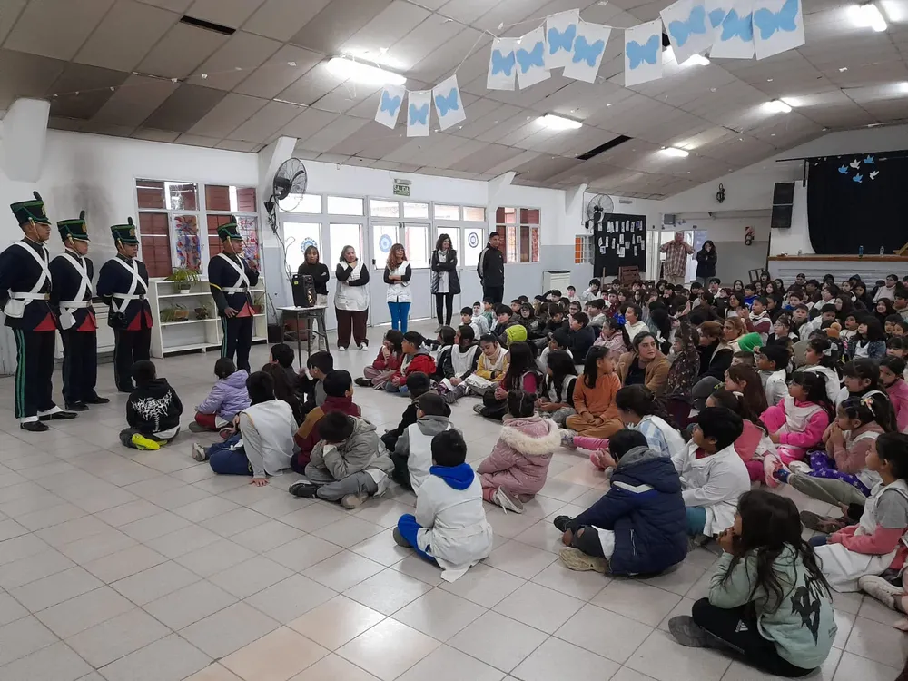 VISITA ESCUELAS REGIMIENTO 1
