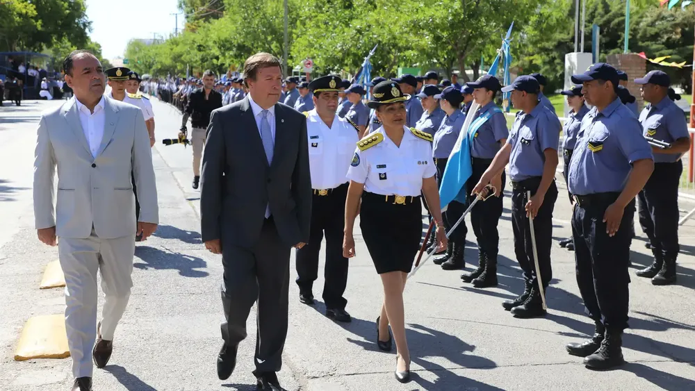 policía anuncios W