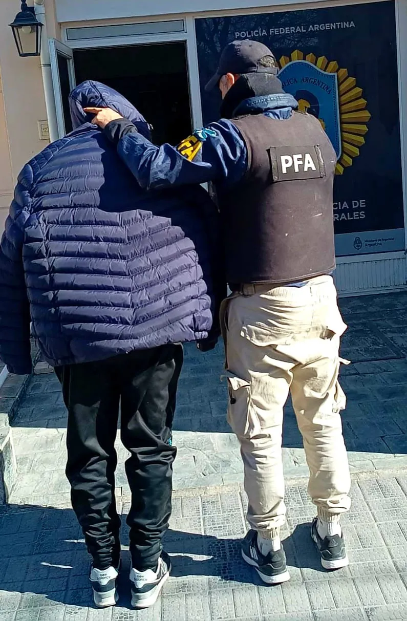 PFA allanamiento en Tiro detenido 1