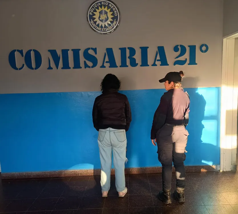 mujer detenida robo