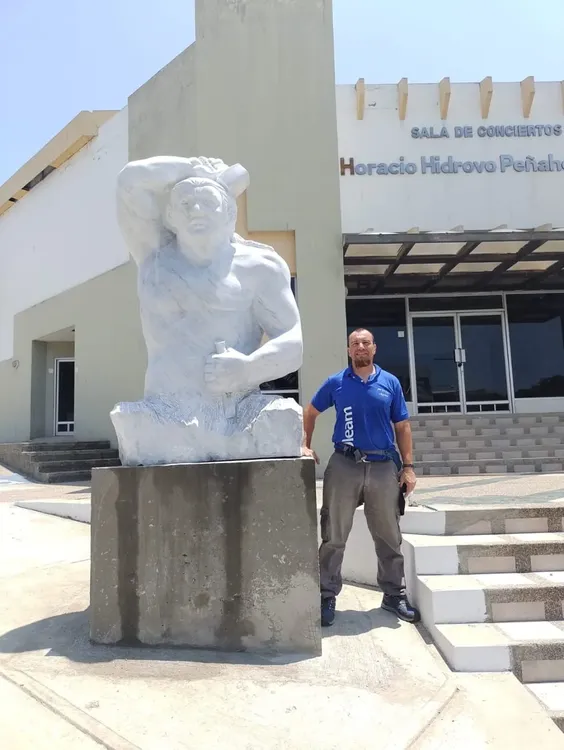 CONFALONIERI escultor2