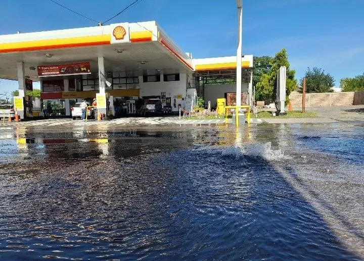 ARSA perdida de agua calle Mendoza