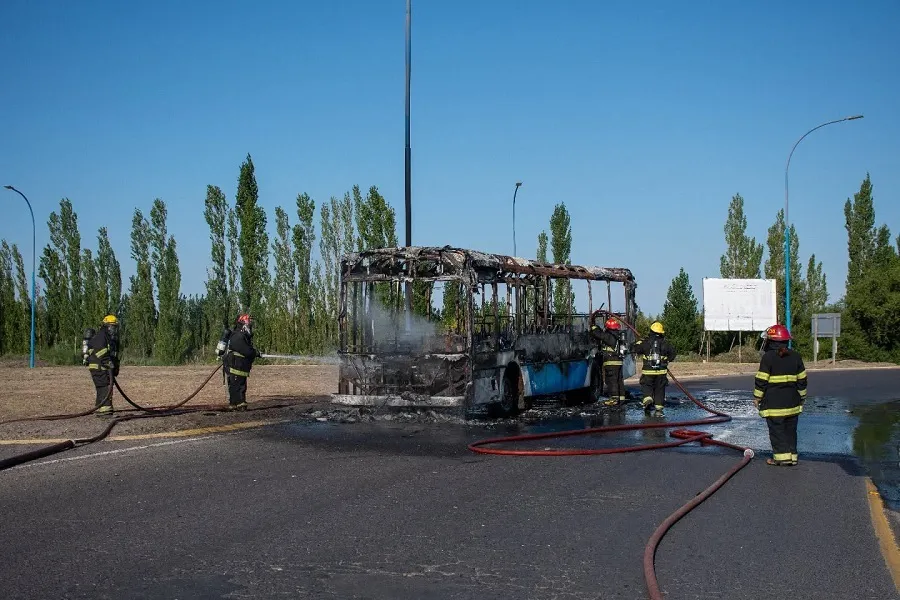 incendio colectivo ruta 6 bomberos1