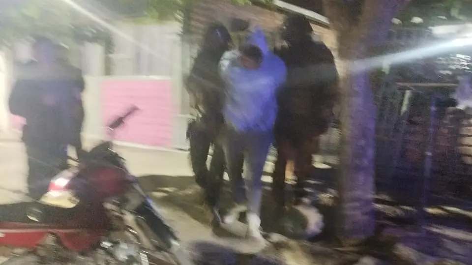 detenido policias heridos