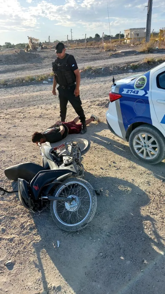policia - detenido2