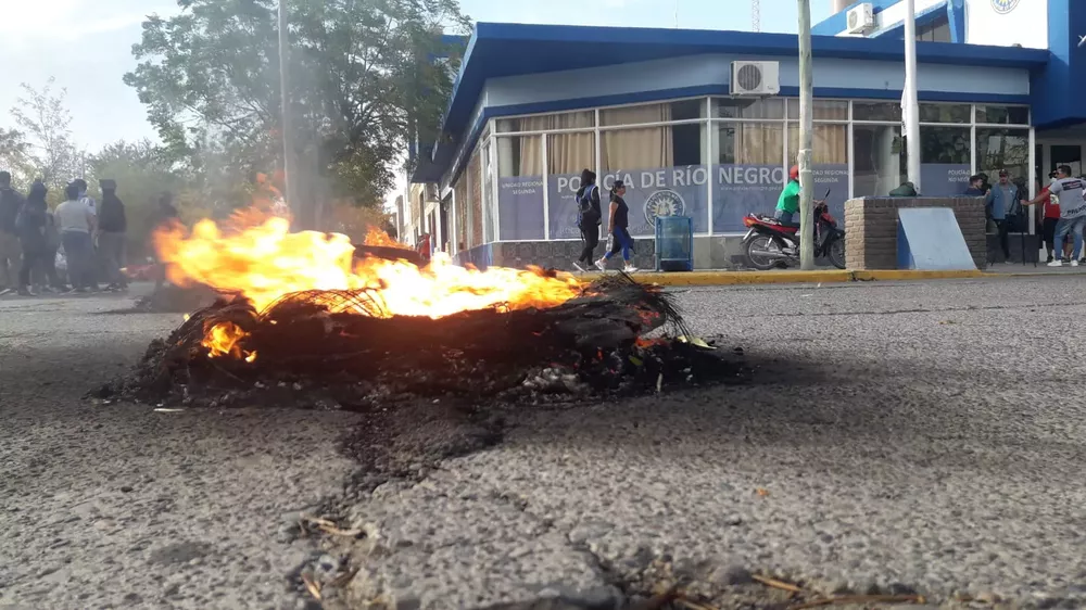 regional de policía quema gomas