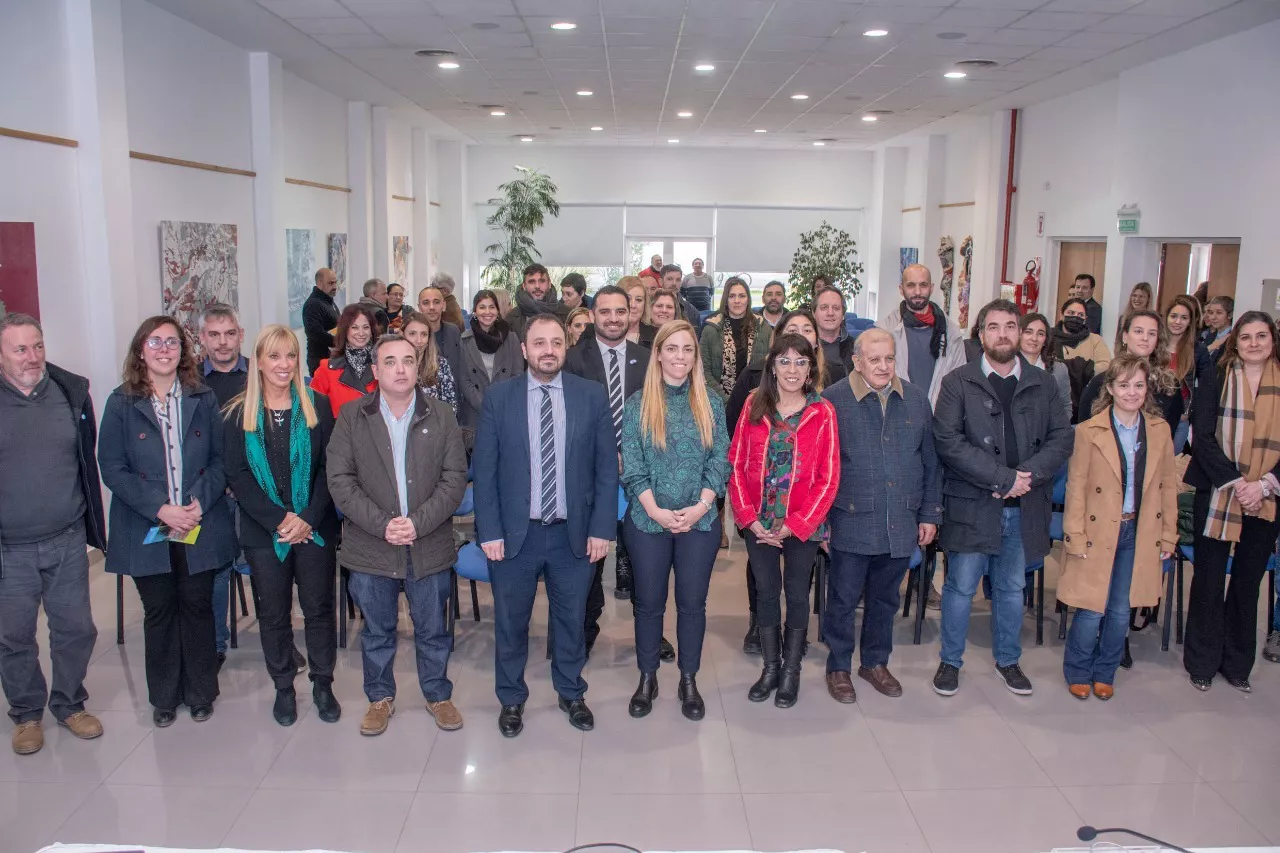 FOMENTAR EMPLEO