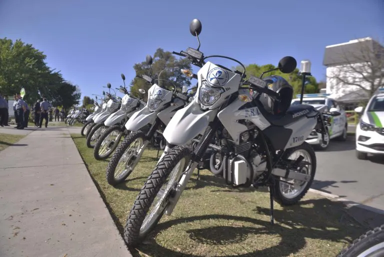 policía vehículos y equipamiento4