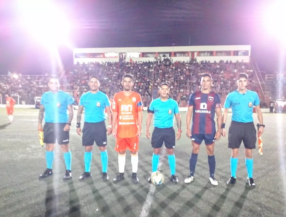 CLASICO capitanes y árbitros