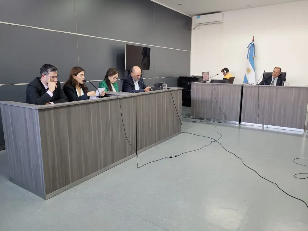 audienci policía detenido