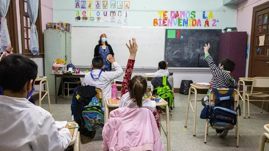 escuela con barbijo