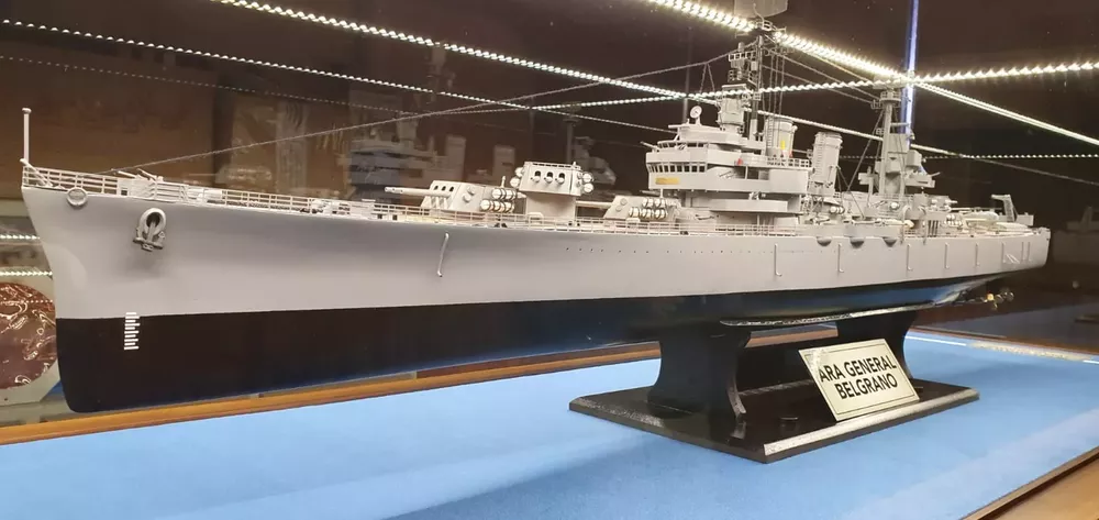 Malvinas Museo Vintter maqueta ARA Belgrano