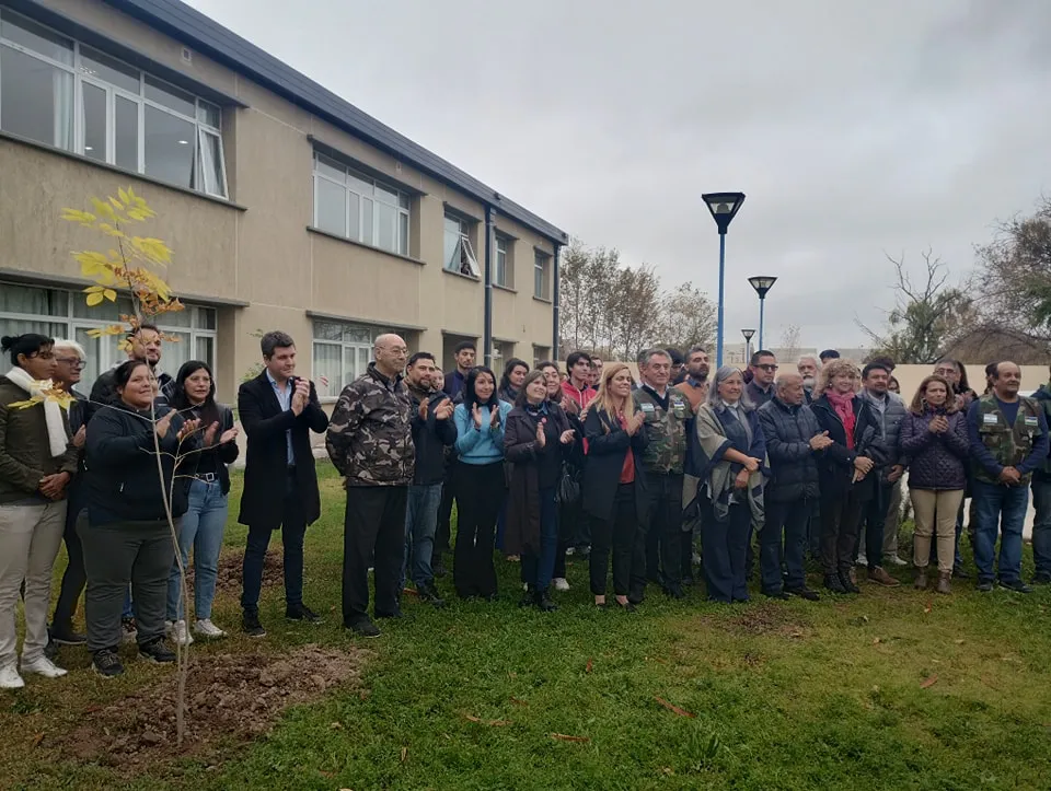 UNRN árboles Malvinas