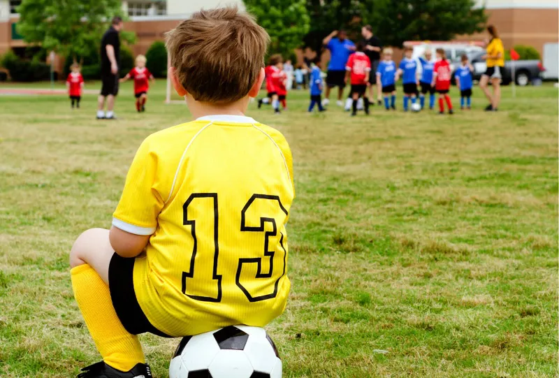 niño fútbol