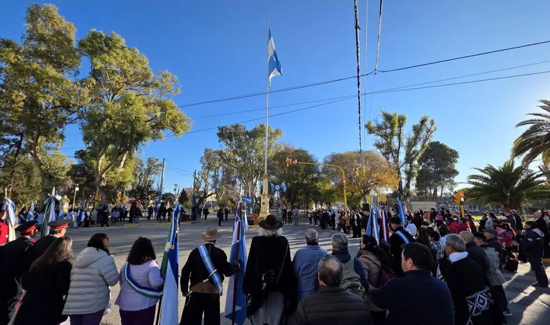 25 de mayo actos oficiales bandera