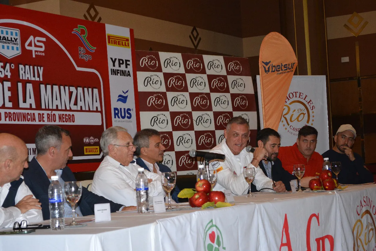 Vuelta de la Manzana conferencia