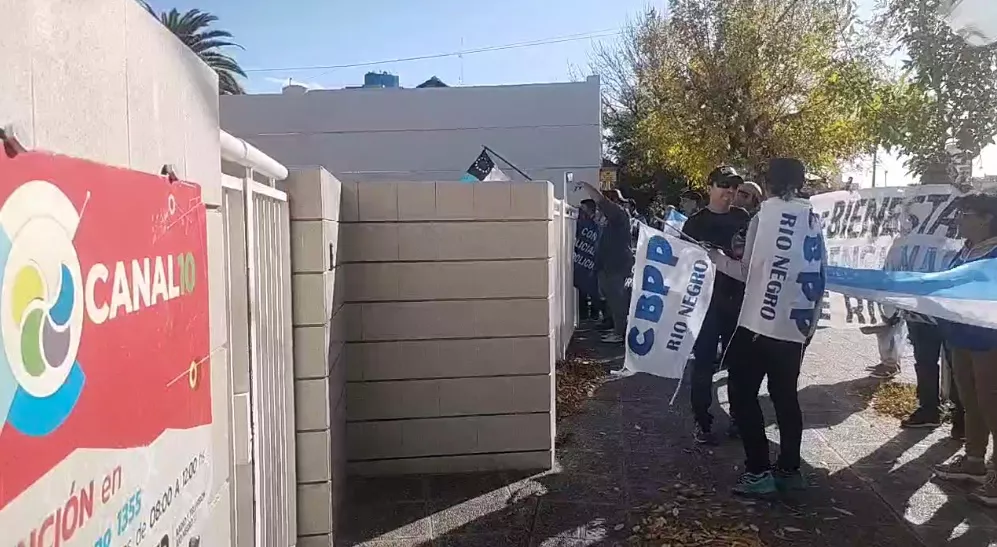 movilización policial en canal 10