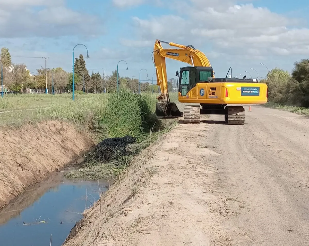 LIMPIEZA Y MANTENIMIENTO DEL CANAL DE DESAGÜE EN CALLE JOSÉ INGENIEROS