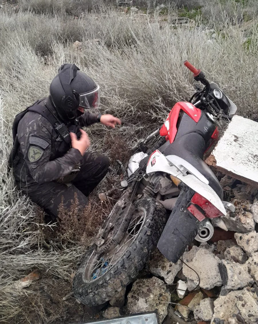moto en el zanjón