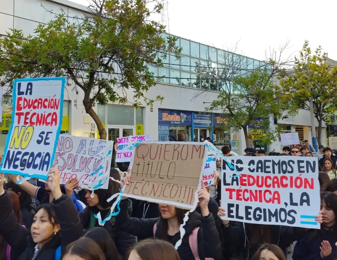 reclamo escuelas técnicas4