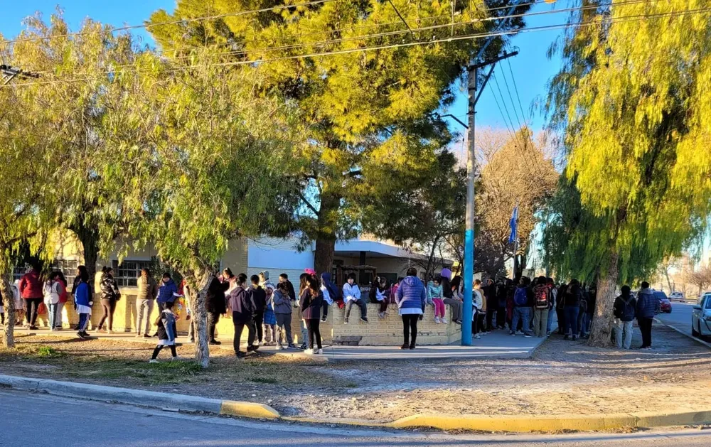 abrazo escuela 66