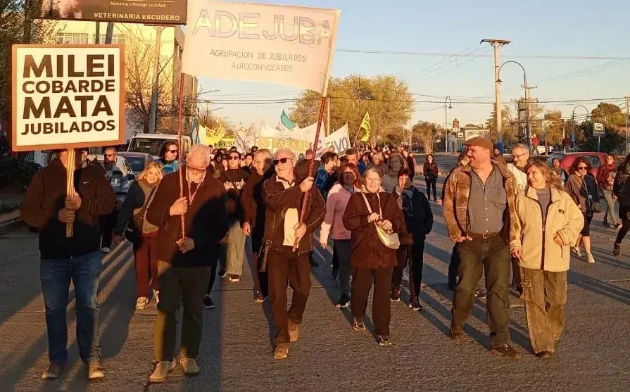 marcha jubilados roca (2)