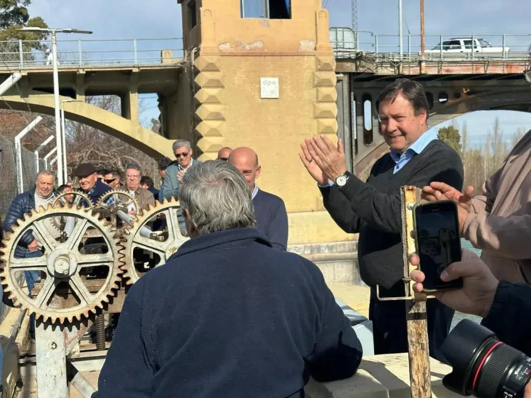 apertura de compuertas Ballester