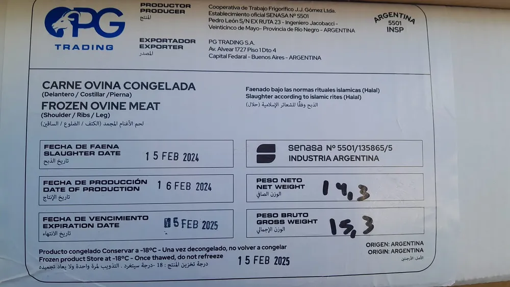 camión cargando caja producto