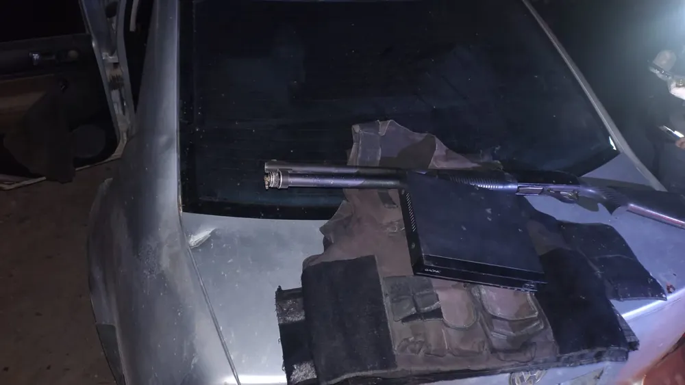 PERSECUCIÓN - CHALECOS y escopeta