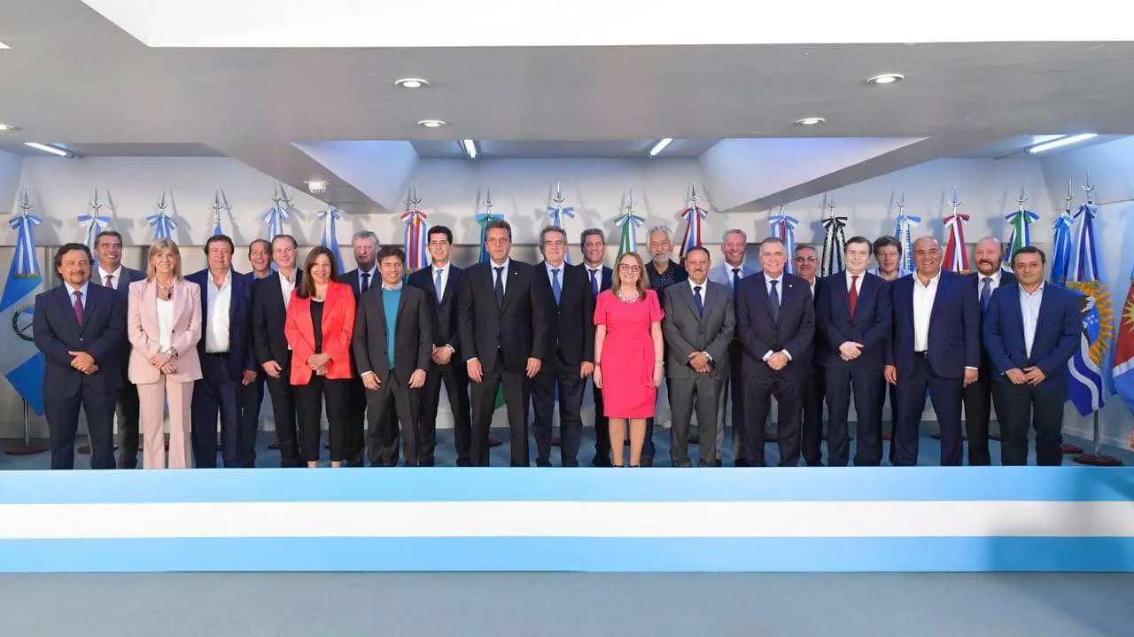 Massa con gobernadores