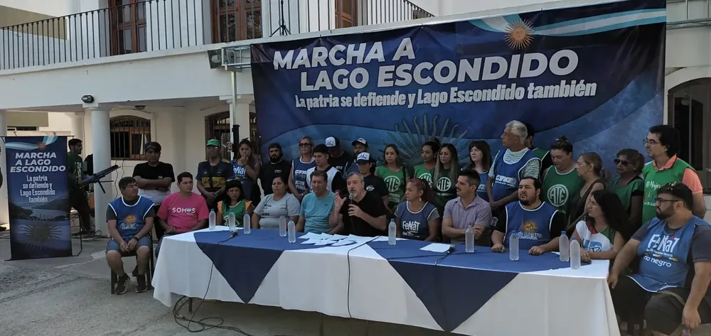 marcha a lago escondido