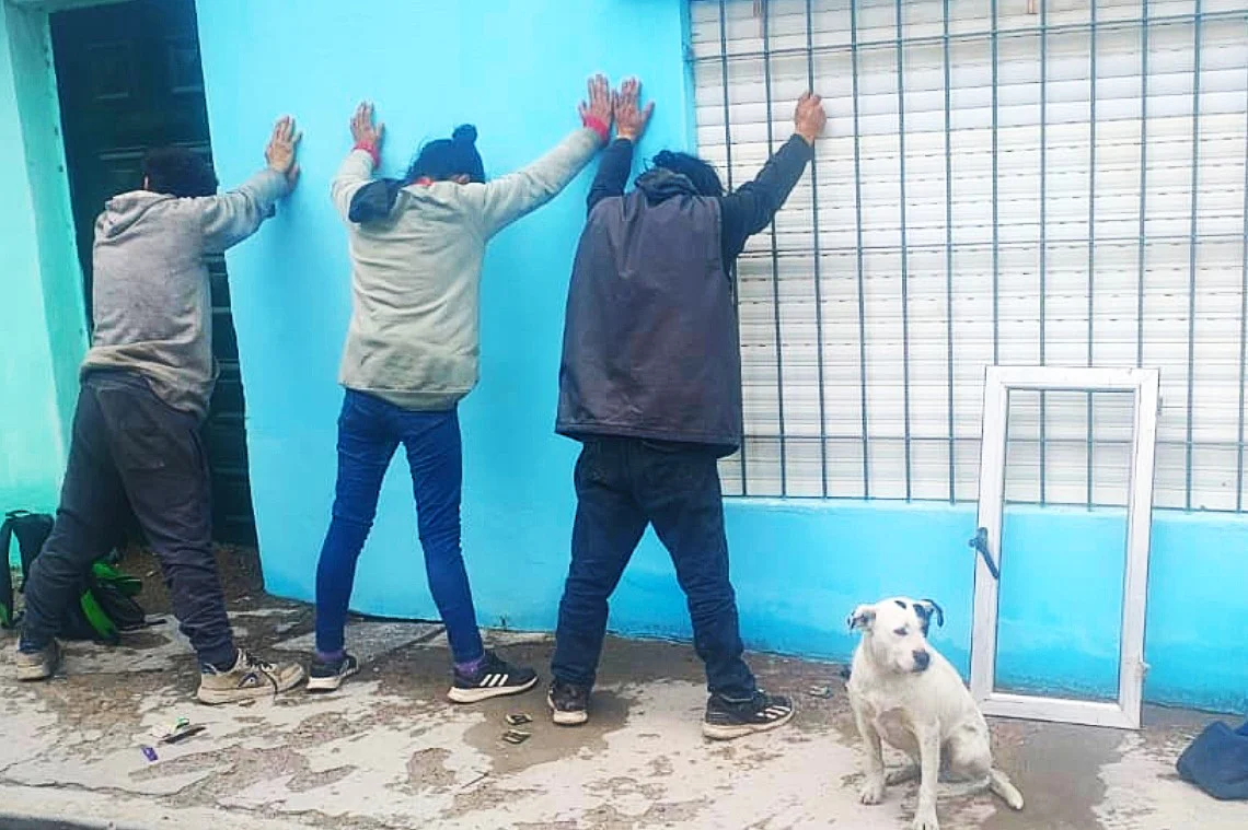 tres detenidos