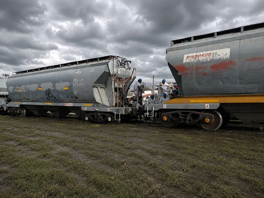 vagón tren descarrilado